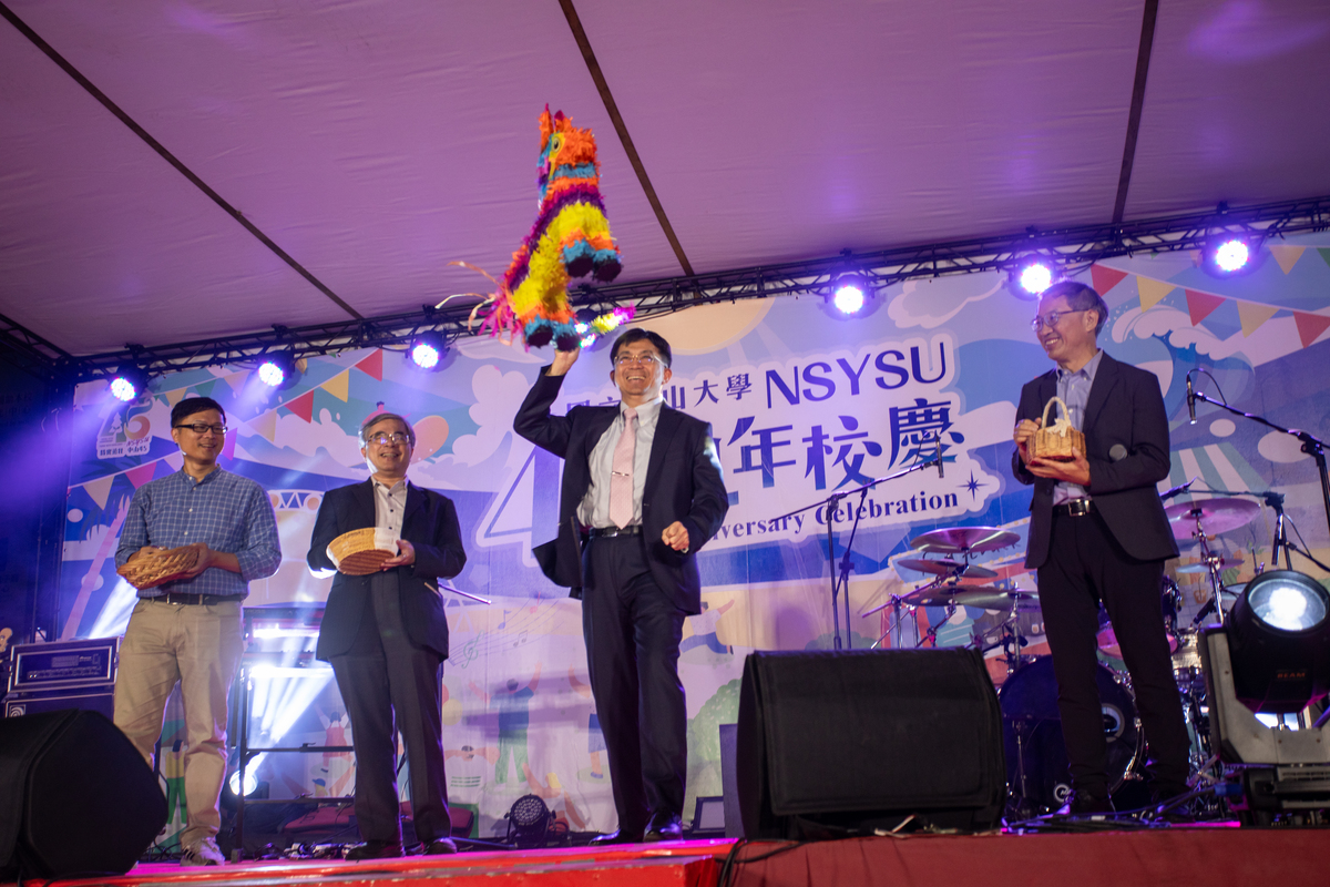 墨西哥皮納塔儀式(另開新視窗/jpg檔)圖片