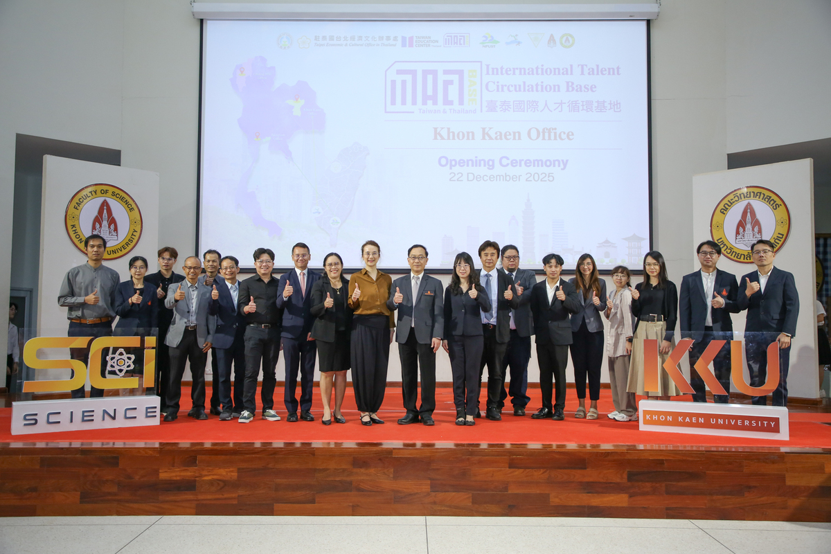 國立中山大學、國立屏東科技大學、國立中興大學三校台泰基地師長與孔敬大學師長合影。(另開新視窗/jpg檔)圖片