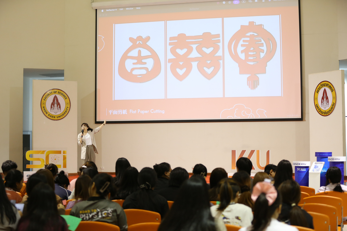 華語教師董維昕帶領孔敬學生進行台灣文化體驗。(另開新視窗/jpg檔)圖片