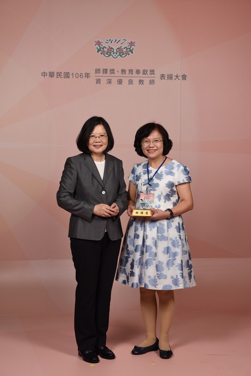 物理系教授、蔡秀芬副校長榮獲教育部師鐸獎(另開新視窗/jpg檔)圖片