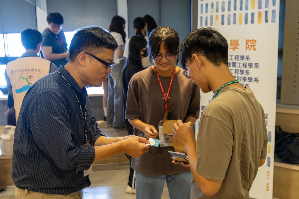 學員變隊輔傳承大學第一課　中山大學「世界候機室」開啟國際視野(另開新視窗/jpg檔)圖片