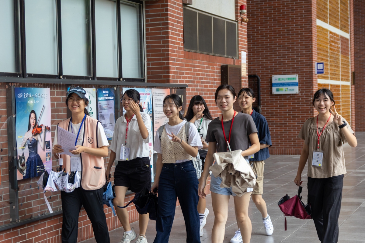 學員變隊輔傳承大學第一課　中山大學「世界候機室」開啟國際視野(另開新視窗/jpg檔)圖片
