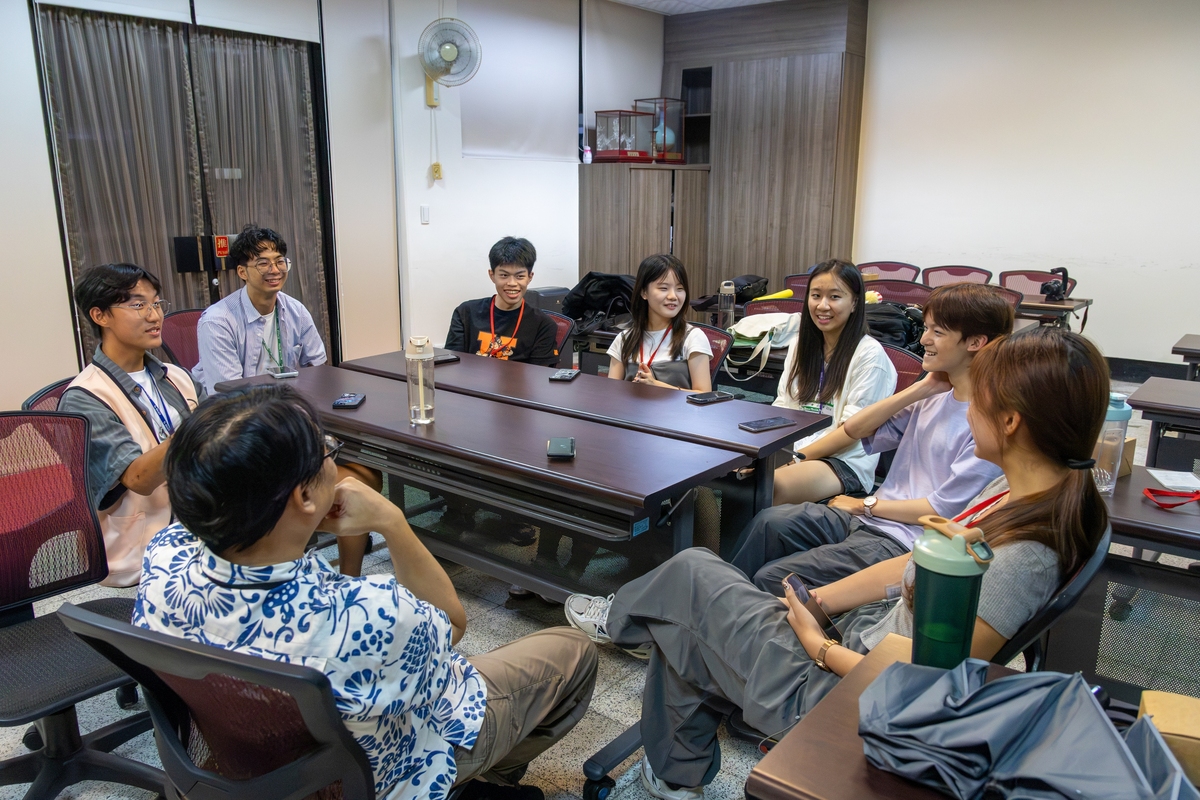 學員變隊輔傳承大學第一課　中山大學「世界候機室」開啟國際視野(另開新視窗/jpg檔)圖片