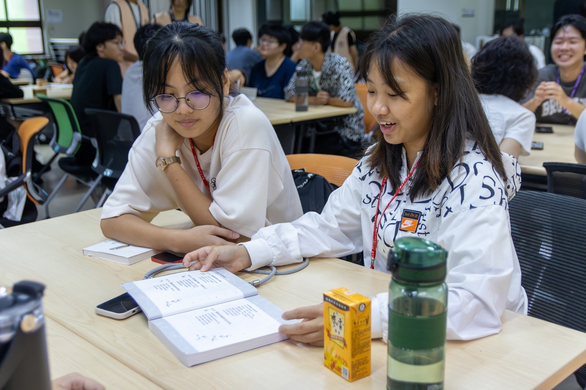 學員變隊輔傳承大學第一課　中山大學「世界候機室」開啟國際視野(另開新視窗/jpg檔)圖片