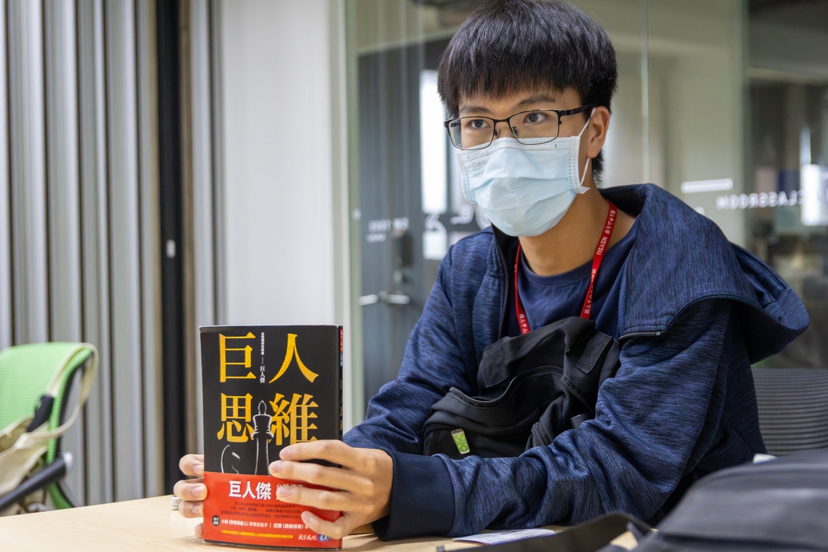 學員變隊輔傳承大學第一課　中山大學「世界候機室」開啟國際視野(另開新視窗/jpg檔)圖片