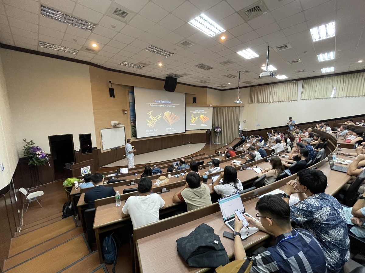 美國加州大學洛杉磯分校（UCLA）教授Paul Barber分享珊瑚大三角生物多樣性起源。(另開新視窗/jpg檔)圖片