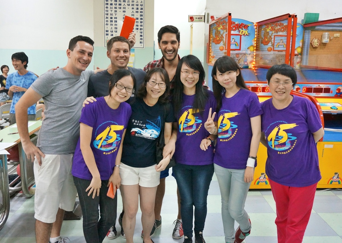 師生同樂 2014華語中心師生保齡球比賽(另開新視窗/jpg檔)圖片