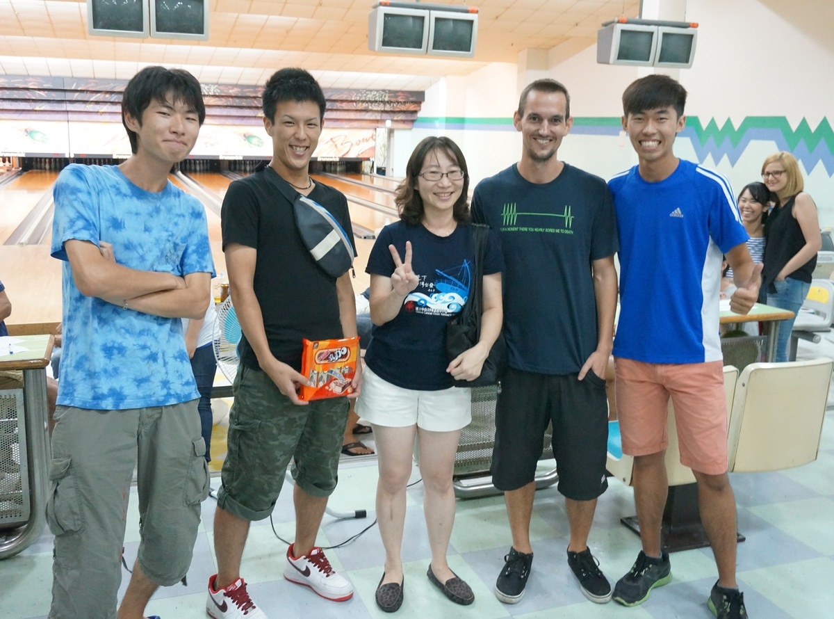 師生同樂 2014華語中心師生保齡球比賽(另開新視窗/jpg檔)圖片