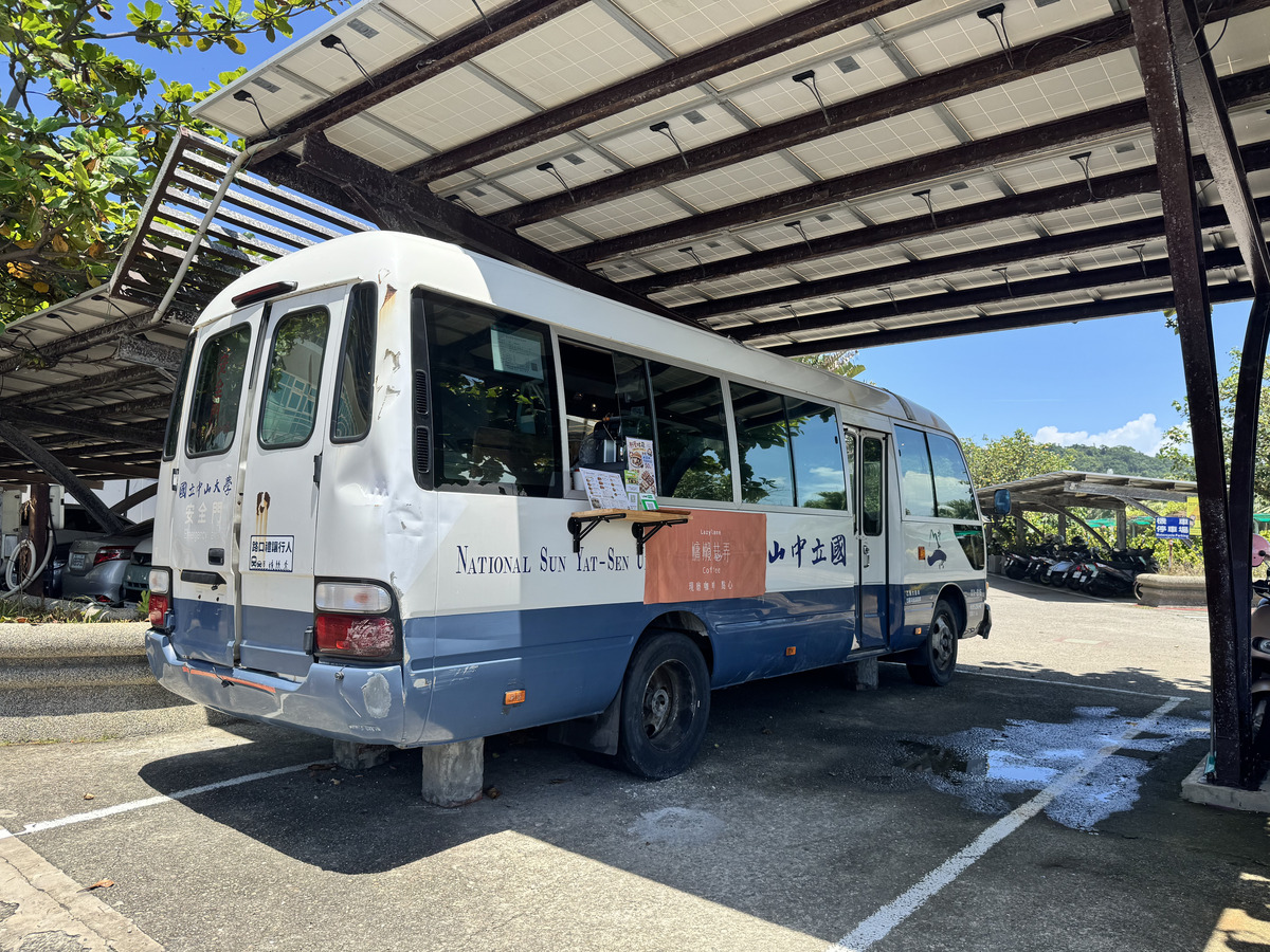 退役校車變身校園咖啡再出發(另開新視窗/jpg檔)圖片