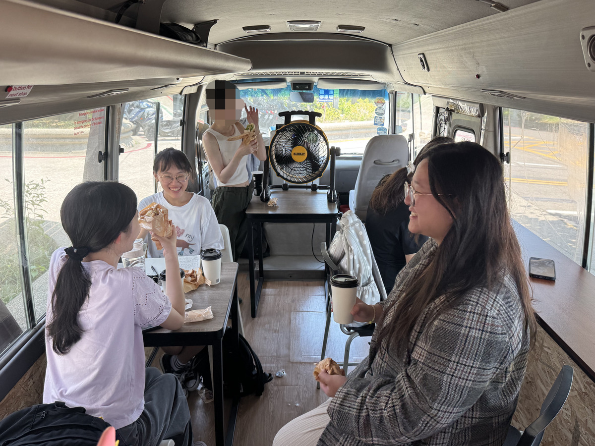 車內空間(另開新視窗/jpeg檔)圖片