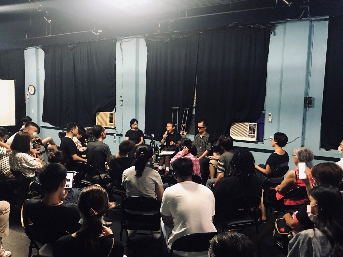 主講人鄭志忠和現場觀眾近距離對談(另開新視窗/jpg檔)圖片