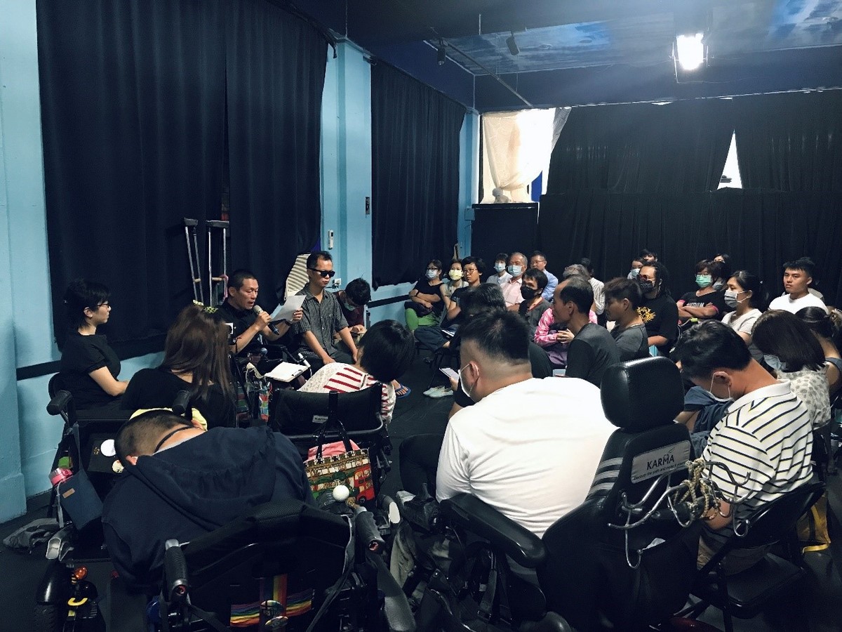 活動現場有許多不同身障別的觀眾一同參與對談(另開新視窗/jpg檔)圖片