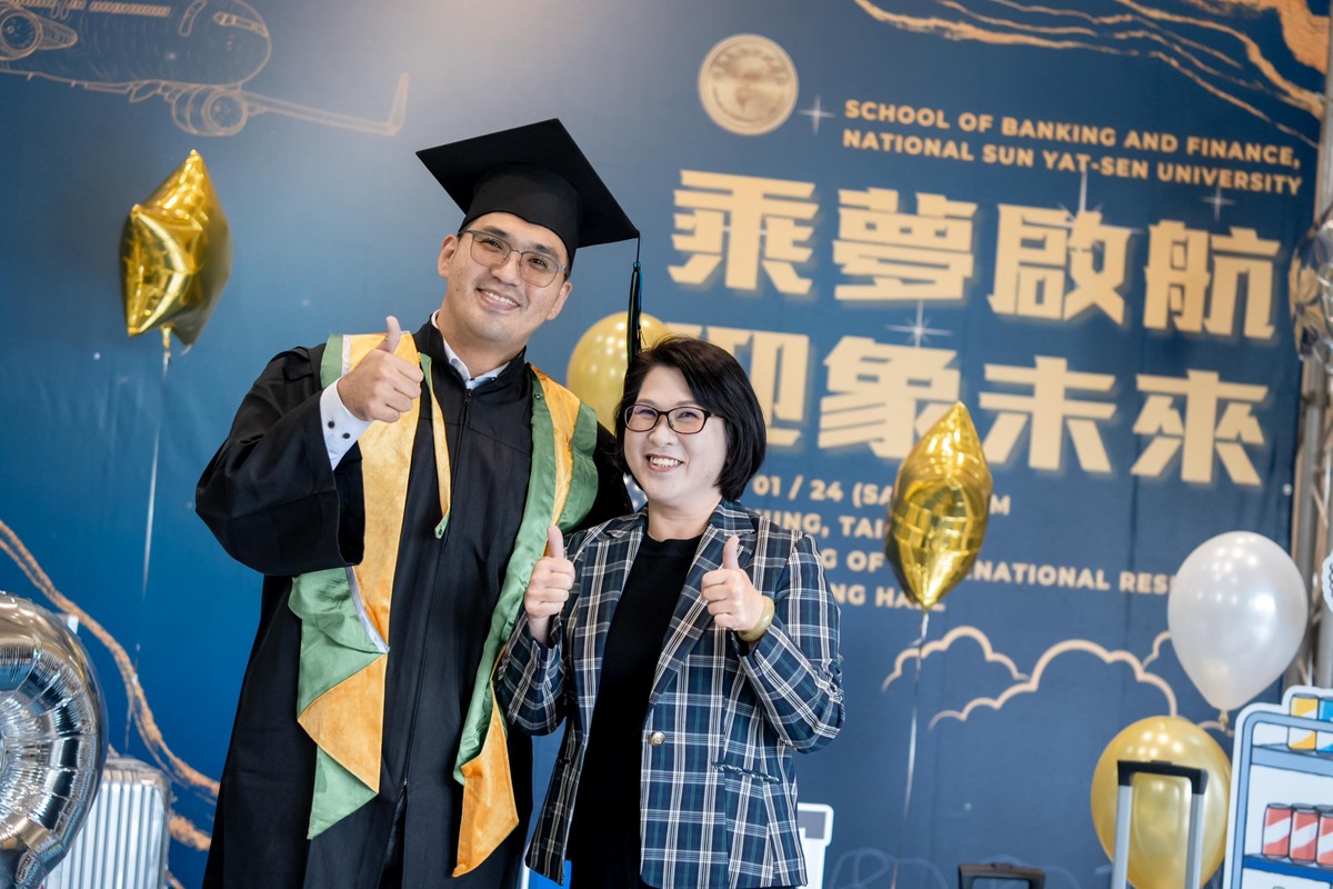 國立中山大學國際金融研究學院第三屆畢業典禮(另開新視窗/jpg檔)圖片