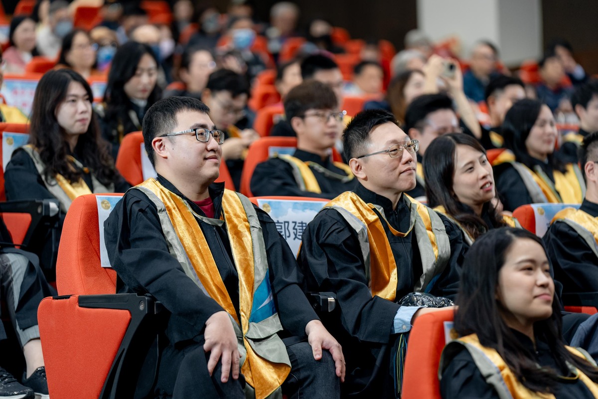 國立中山大學國際金融研究學院第三屆畢業典禮(另開新視窗/jpg檔)圖片