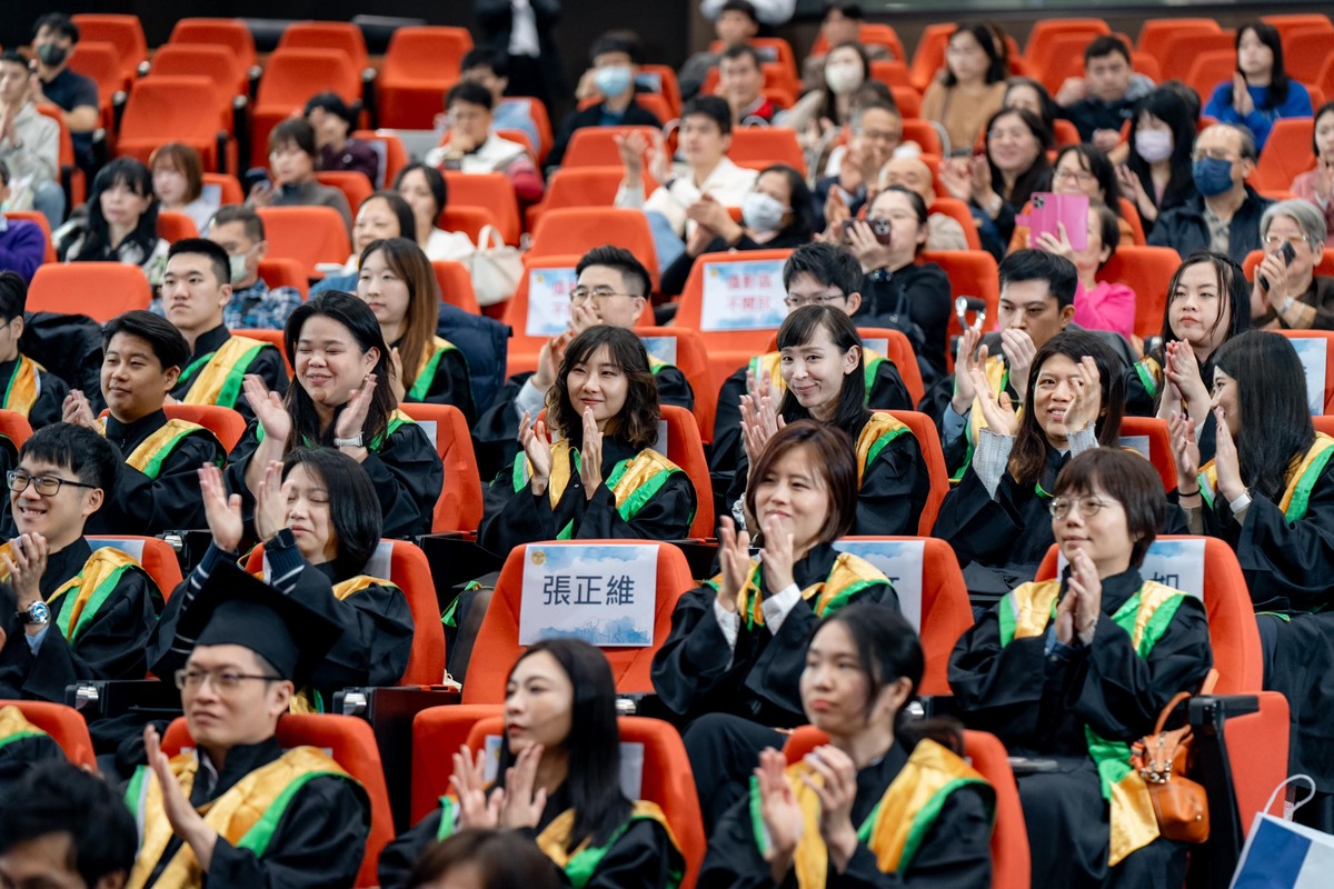 國立中山大學國際金融研究學院第三屆畢業典禮(另開新視窗/jpg檔)圖片