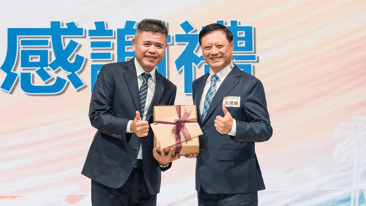 陳建志理事長（左）與黃烱輝理事長(另開新視窗/jpg檔)圖片