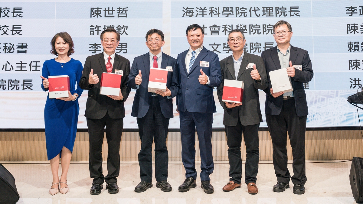 黃烱輝理事長感謝師長(另開新視窗/jpg檔)圖片