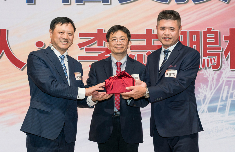 深化校友連結推動跨域公益服務　校友總會第12屆理事長交接