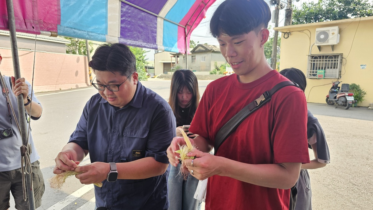 於赤崁福德爺廟聆聽在地傳說(另開新視窗/jpg檔)圖片