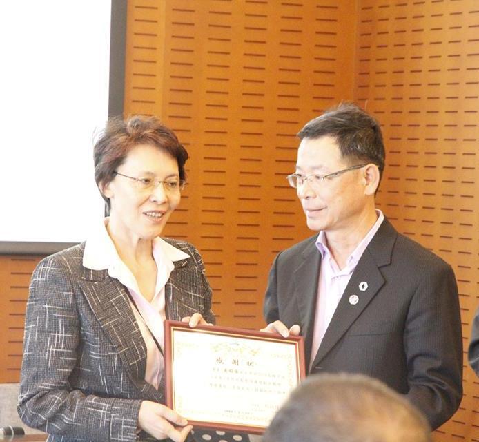 黃昭順委員與校友會長劉信陸(另開新視窗/jpg檔)圖片