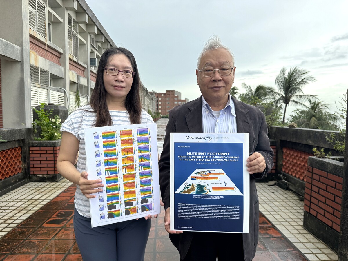 中研院院士、中山海科系傑出講座教授陳鎮東（右）與研究員黃婷萱博士（左）(另開新視窗/jpeg檔)圖片