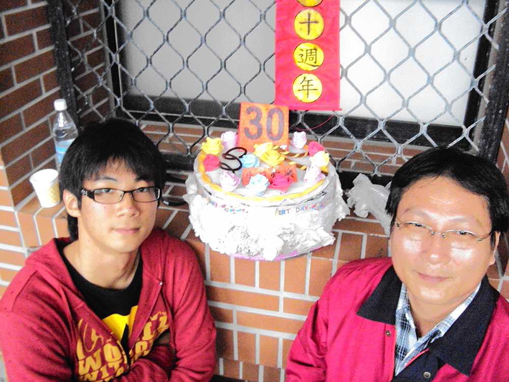 小小一顆金鋼蛋   摔也摔不破！(另開新視窗/jpg檔)圖片