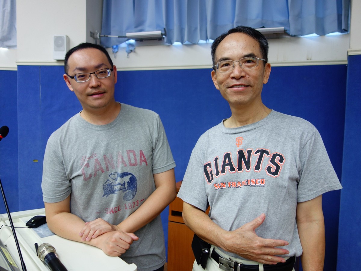 萬毓澤老師(左)與嚴祖強老師跨院合作開課(另開新視窗/jpg檔)