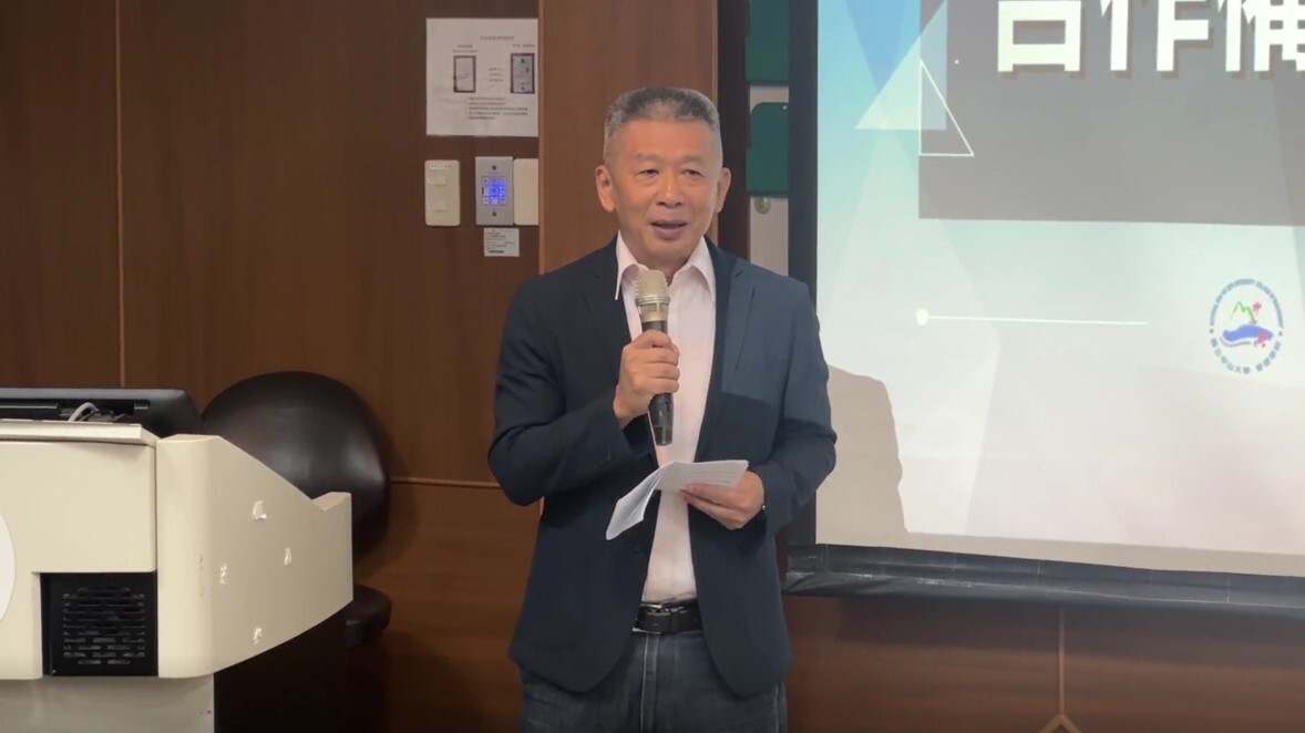 國立中山大學產學合創計畫主持人郭瑞坤教授致詞，透過簽署儀式共推促進地方發展，感謝企業們協力促進地方共好共榮。(另開新視窗/jpg檔)圖片