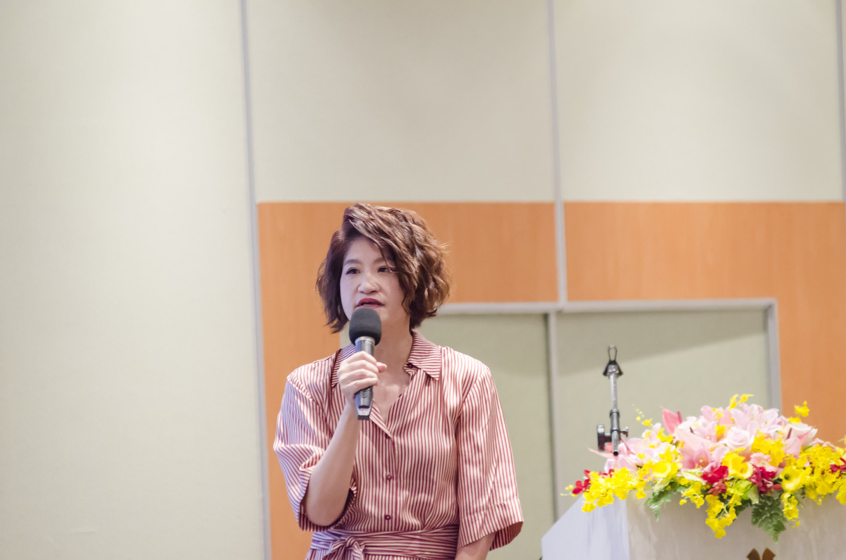 知名廣播主持人、理財專家夏韻芬擔任論壇主持(另開新視窗/jpg檔)圖片