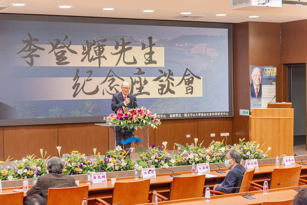 前陸委會主委黃昆輝主講「李登輝總統主政時的兩岸關係」。(另開新視窗/jpg檔)圖片