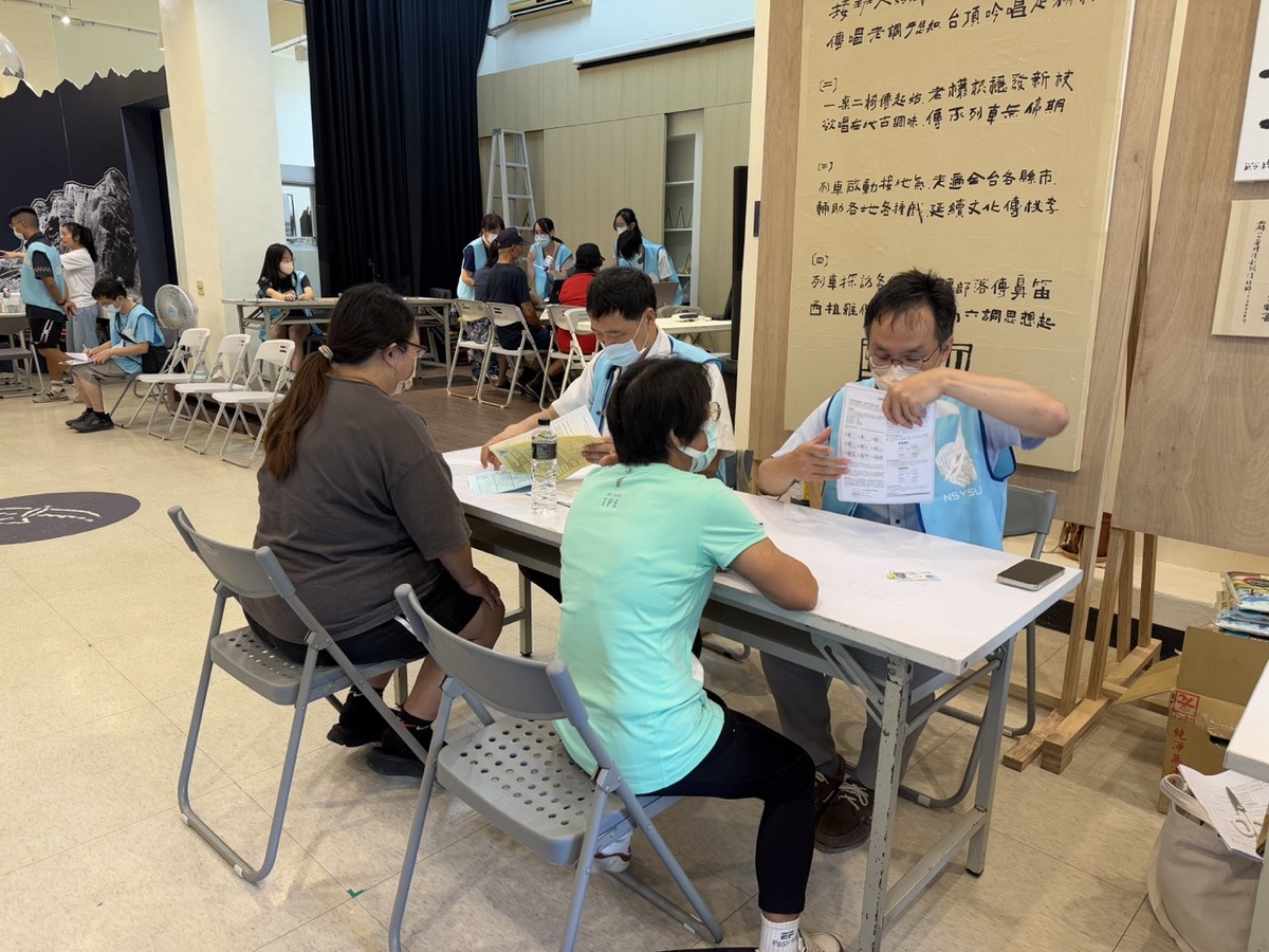 醫師問診區：高雄榮民總醫院朱國安醫師與台南奇美醫院李威杰醫師(另開新視窗/jpeg檔)圖片