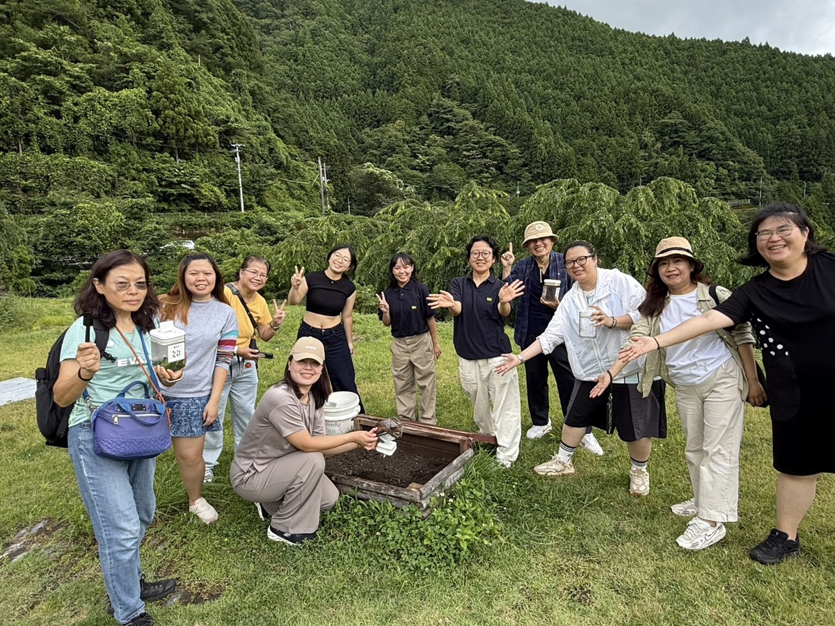 住宿於Hotel WHY的團員，隔日退房時親自體驗廚餘回收與垃圾回收的過程。不僅需要將回收物精準分類，也深刻反思自己的日常習慣是否產生許多不必要的垃圾。(另開新視窗/jpg檔)圖片