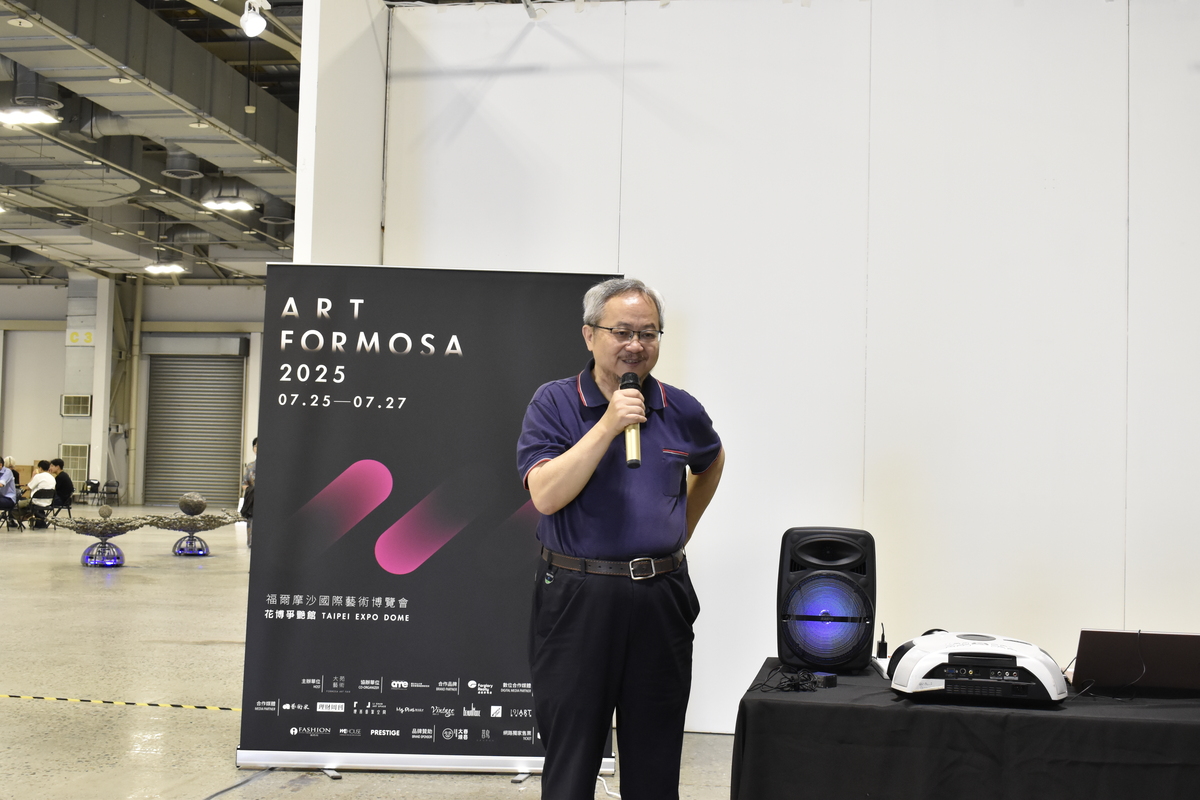 ART FORMOSA國際藝術博覽會主辦方大苑藝術創辦人張學孔於論壇開幕致詞，闡述透過產學合作為後疫情時代華人與東亞藝術市場提供專業見解與投資商機分析。(另開新視窗/jpg檔)圖片