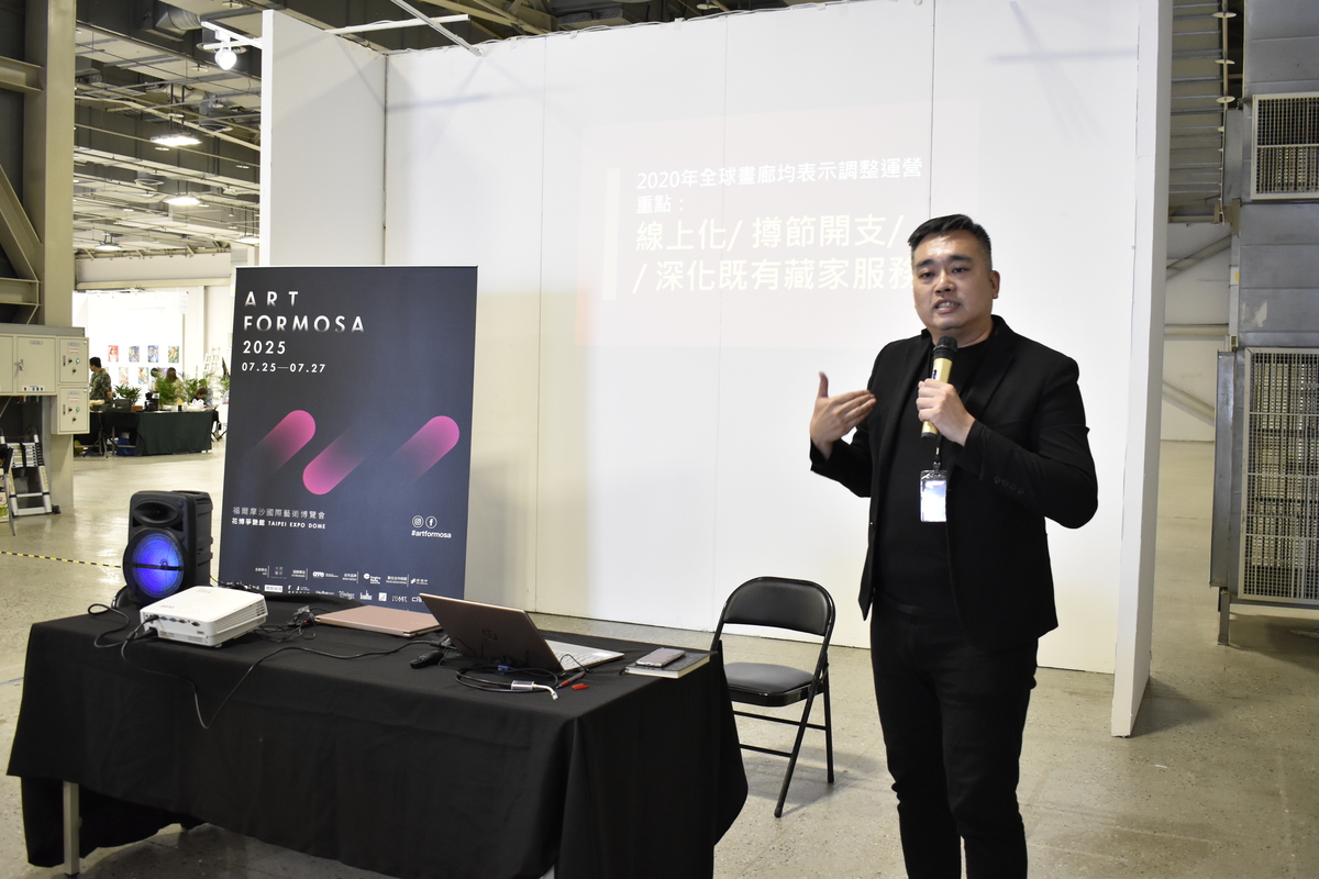 中山大學藝管所藝術市場研究中心主任張正霖，從比較分析角度，探討東亞當代藝術市場中日本與韓國的競合關係。(另開新視窗/jpg檔)圖片