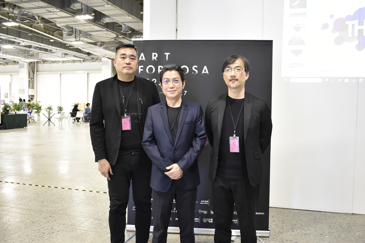 論壇主講者合影，左起張正霖主任、胡懿勳教授、陳宏星助理教授。(另開新視窗/jpg檔)圖片