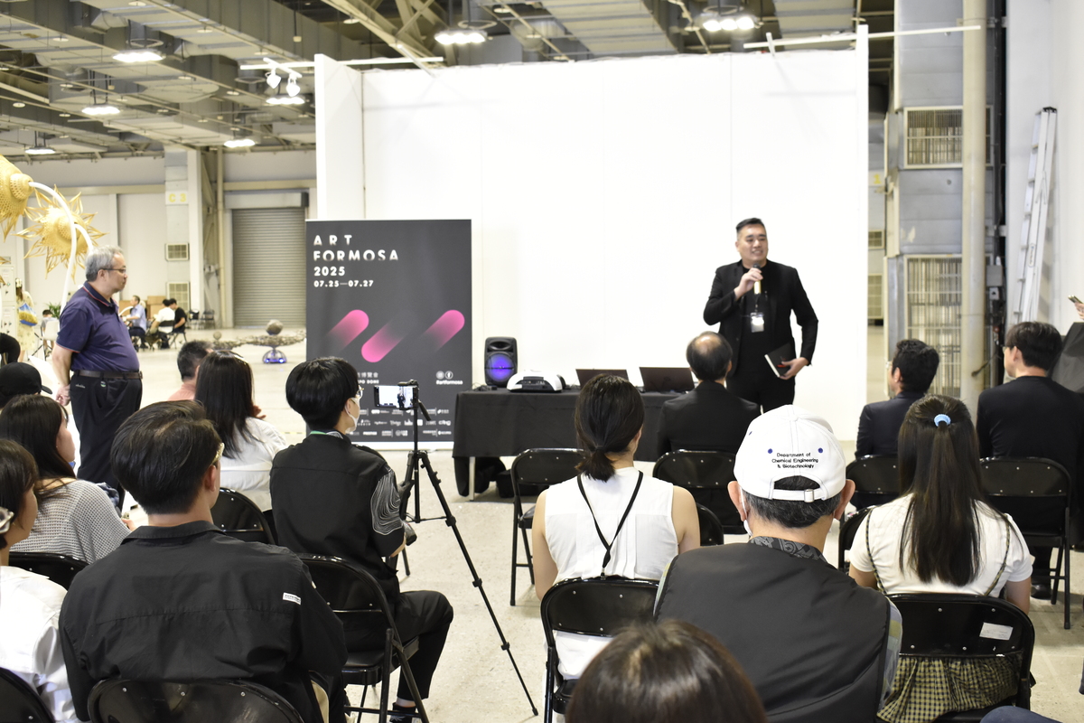 「後疫情時代藝術品市場變動趨勢：華人與東亞社會」論壇(另開新視窗/jpg檔)圖片