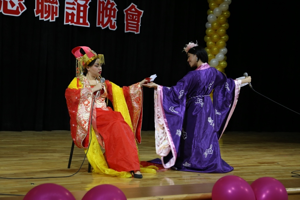 皇后向夏貴人找「茶」(另開新視窗/jpg檔)圖片