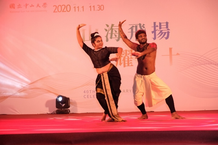 海科院表演斯里蘭卡傳統舞蹈康提舞。(另開新視窗/jpg檔)