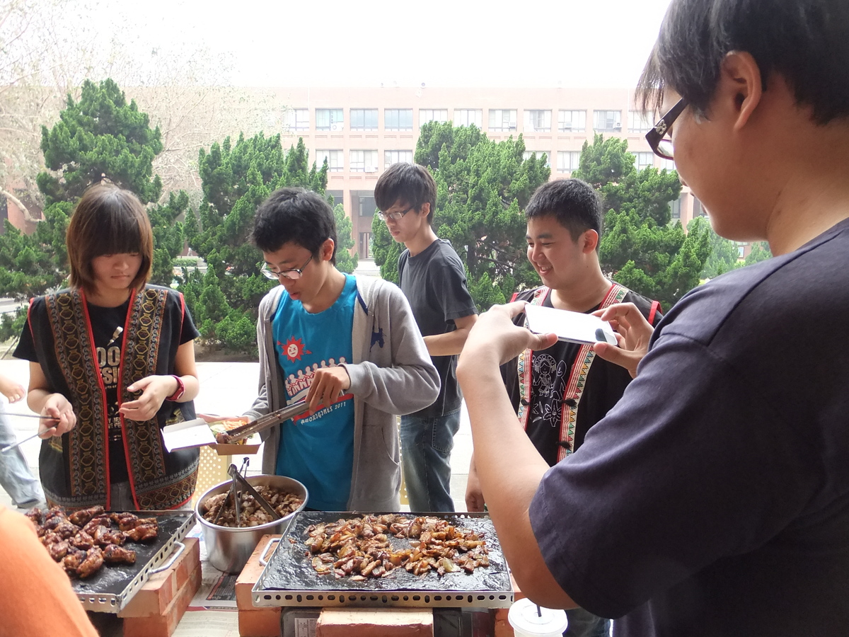 原住民美食飄香，中山師生為之瘋狂(另開新視窗/jpg檔)圖片