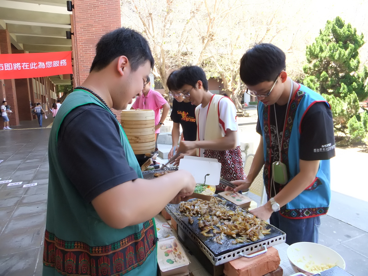 原住民美食飄香，中山師生為之瘋狂(另開新視窗/jpg檔)圖片