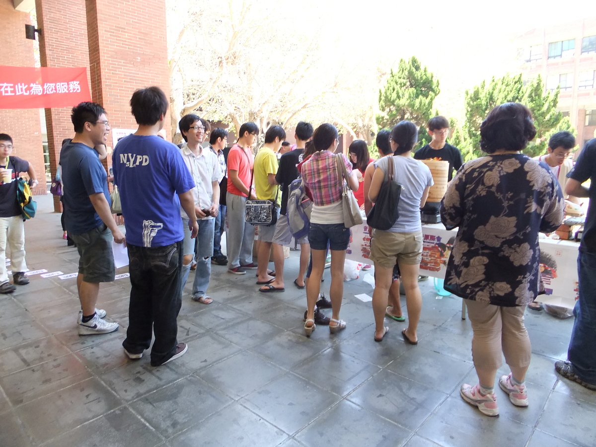 原住民美食飄香，中山師生為之瘋狂(另開新視窗/jpg檔)圖片