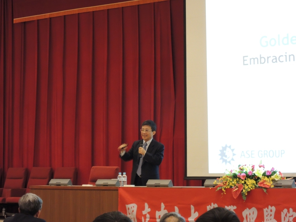 吸引眾多中山師生前往聆聽(另開新視窗/jpg檔)圖片