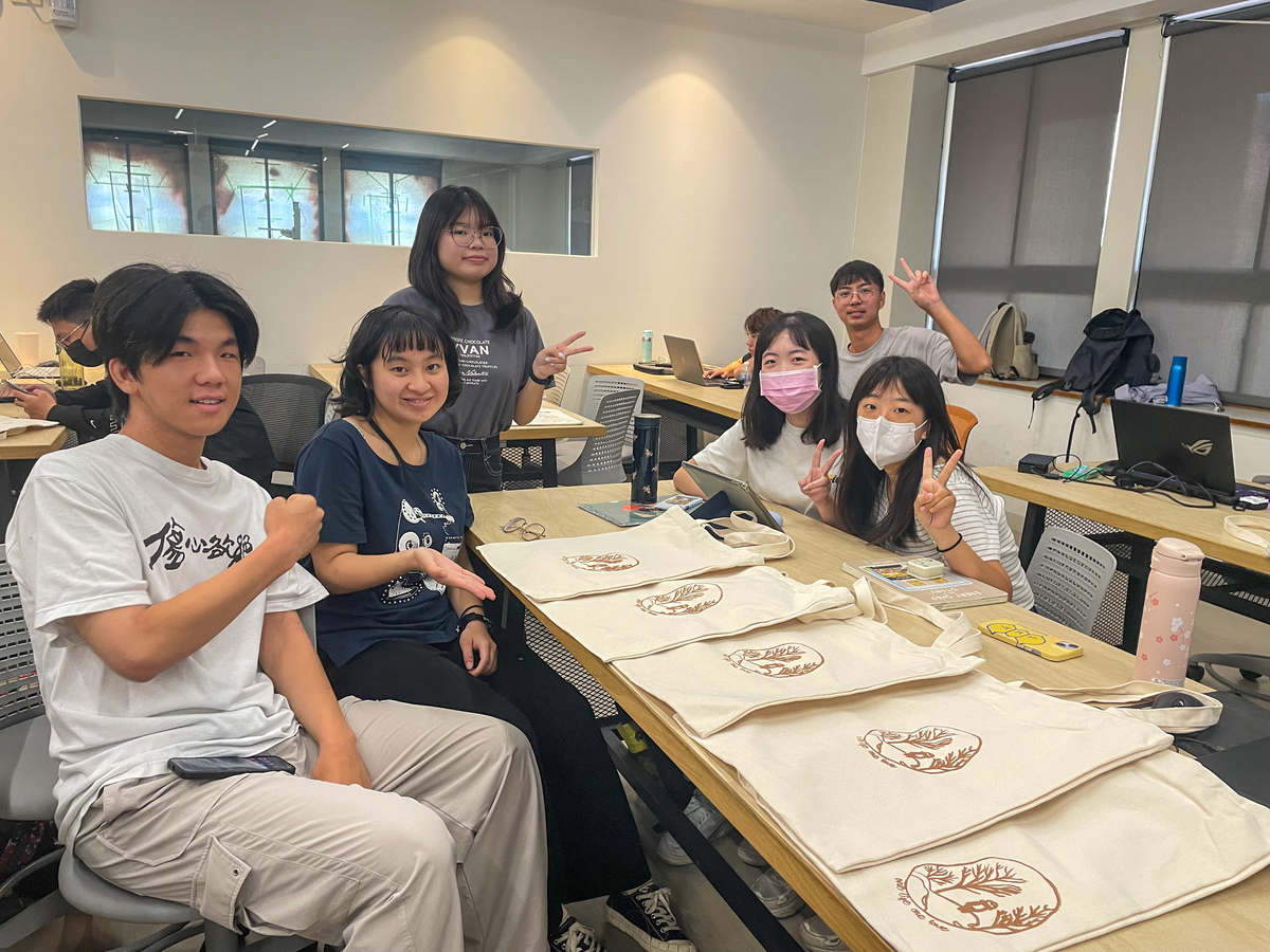 創意實踐落地　人科課程聯手創客小棧自造體驗(另開新視窗/jpg檔)圖片