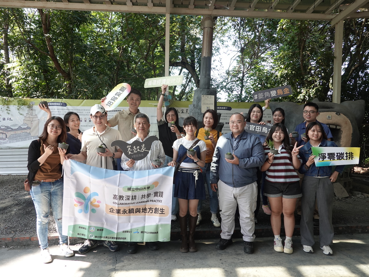 師生與官田烏金團隊合影(另開新視窗/jpg檔)圖片