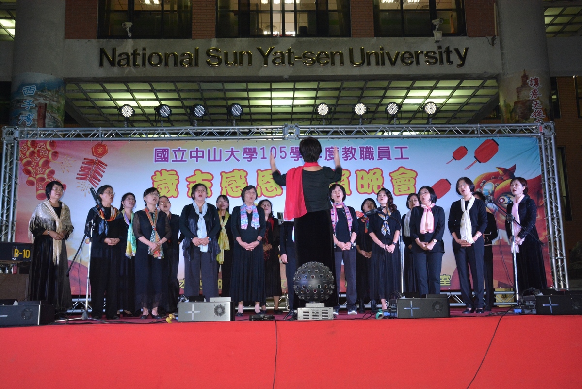眷聯會合唱團表演(另開新視窗/jpg檔)圖片