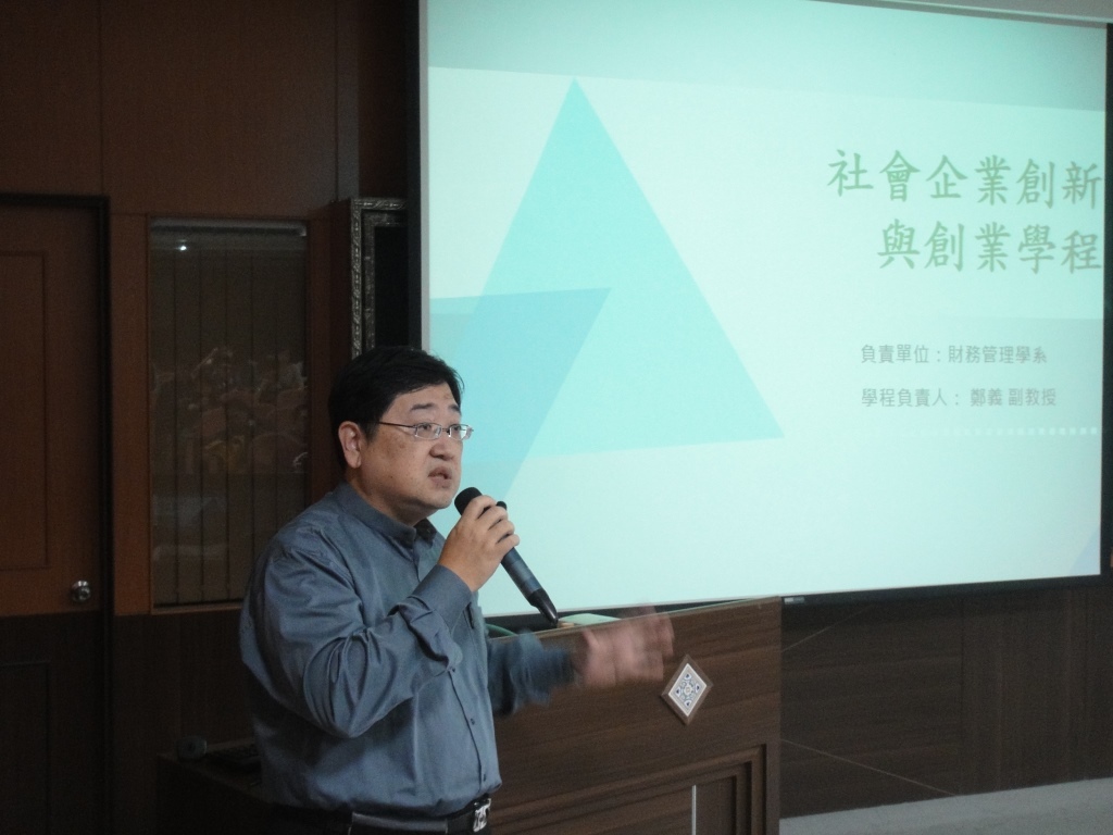 主持人課務組長黃敏嘉(另開新視窗/jpg檔)圖片
