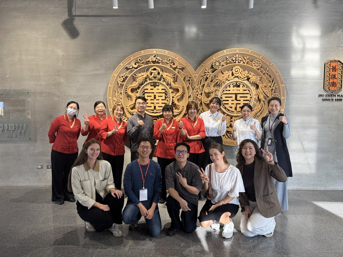 ACT學生與企業代表合影(另開新視窗/jpg檔)圖片