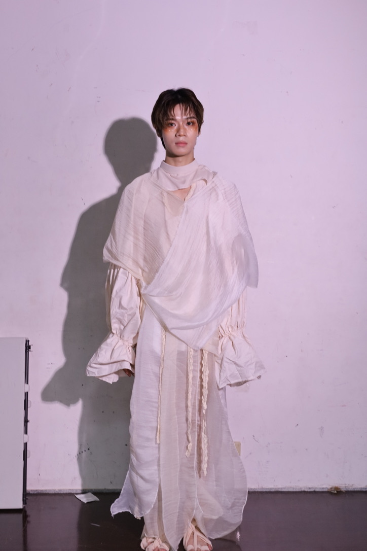 《不男不女到彼岸》設計師兼策展人：楊竣程（劇藝系大四）(另開新視窗/jpeg檔)圖片