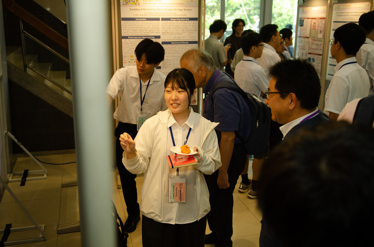 TJCAS 2025 日本學生與與會者解說研究成果(另開新視窗/jpg檔)圖片