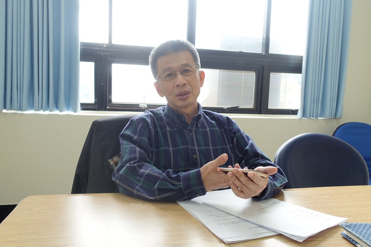 近期房市亂象頻傳,國立中山大學公共事務管理研究所教授暨管理學院副院長郭瑞坤建議政府直接調查每筆交易背後的資金來源,如此就能避免人頭帳戶等問題。